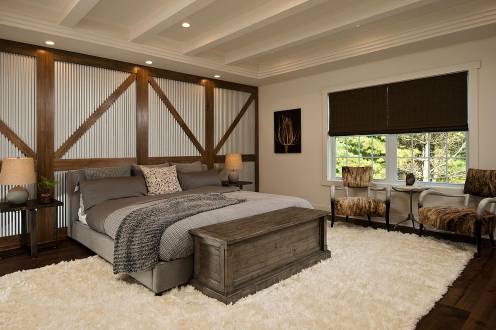 カントリー風のおしゃれな主寝室 (白い壁、濃色無垢フローリング、アクセントウォール、グレーとブラウン) のレイアウト