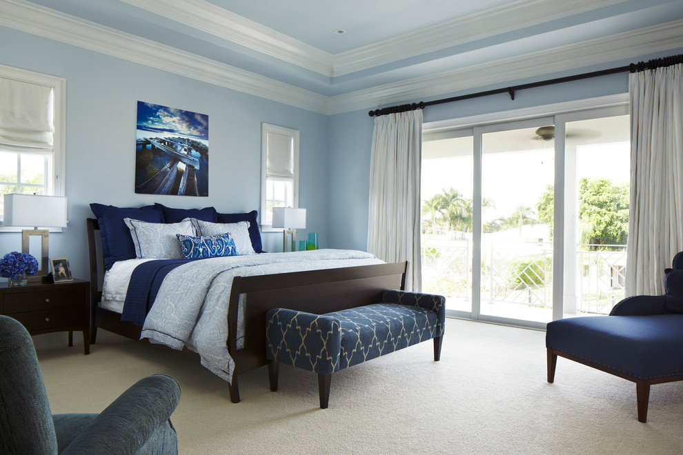 Bedroom - tropical bedroom idea in Miami