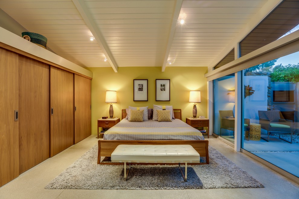 Example of a 1950s bedroom design in Los Angeles