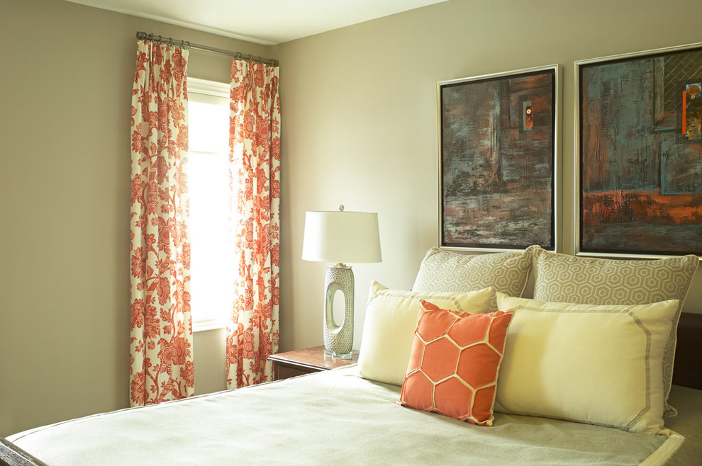 Bedroom - mid-sized transitional guest bedroom idea in Toronto with beige walls