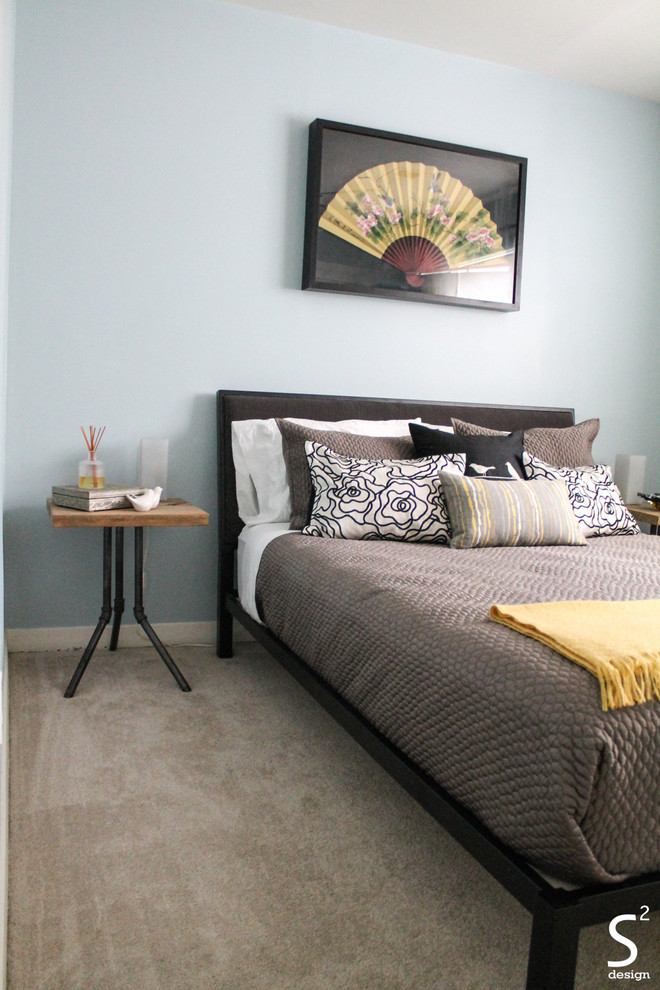 Идея дизайна: гостевая спальня среднего размера, (комната для гостей) в стиле модернизм с синими стенами и ковровым покрытием