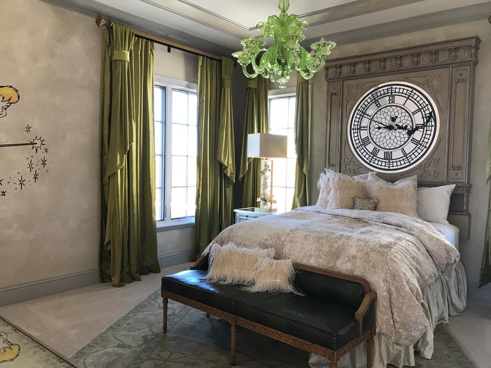 Inspiration for a mid-sized transitional guest bedroom remodel in Orlando with beige walls