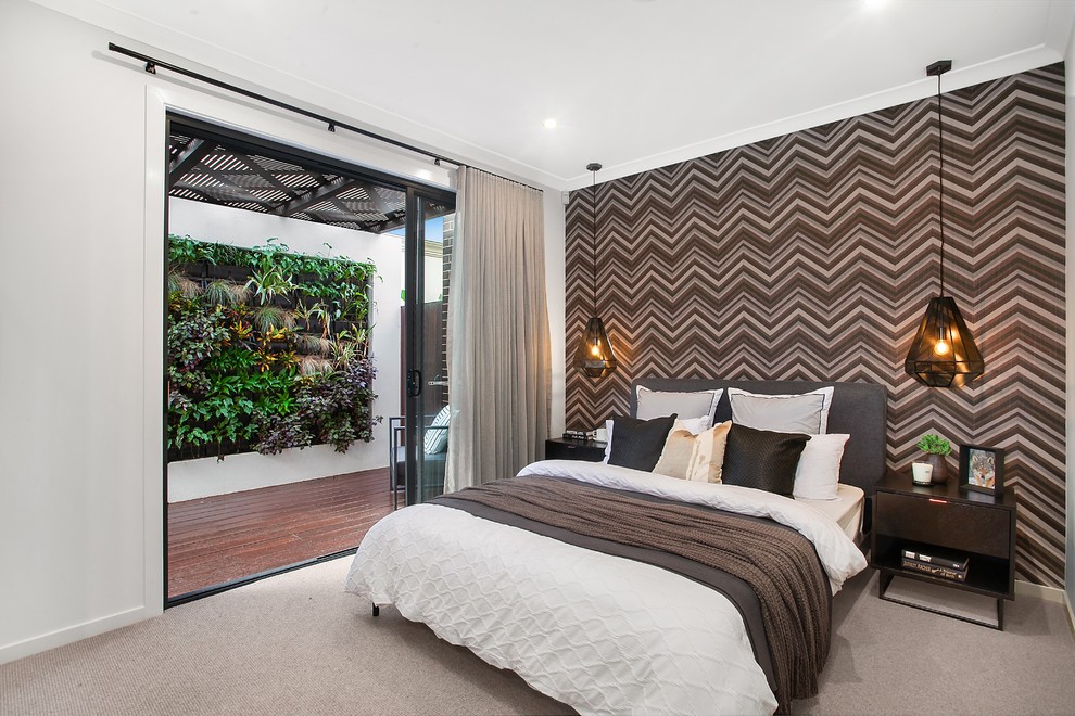 Modernes Gästezimmer ohne Kamin mit weißer Wandfarbe, Teppichboden und beigem Boden in Sydney