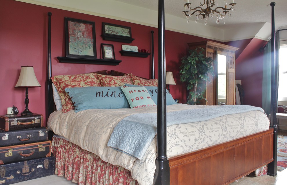 Источник вдохновения для домашнего уюта: хозяйская спальня среднего размера в стиле фьюжн с розовыми стенами и паркетным полом среднего тона без камина