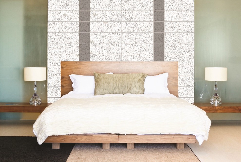 На фото: большая спальня на антресоли в стиле модернизм с разноцветными стенами, ковровым покрытием и разноцветным полом