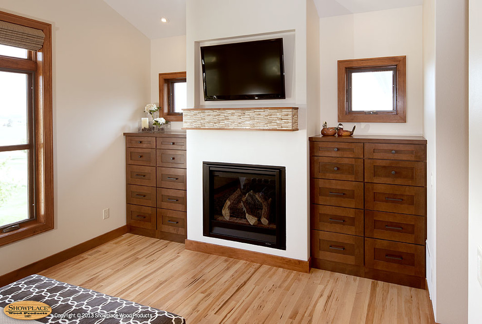 Door style Pendleton W Species Maple Finish Harvest, Autumn Traditional Bedroom