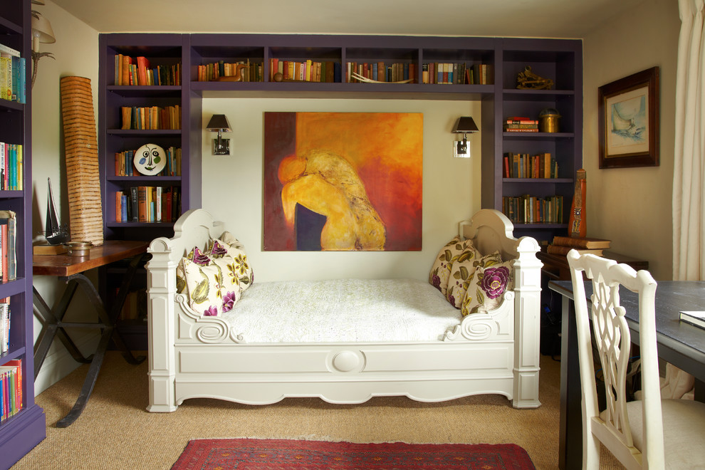 Inspiration pour une chambre avec moquette rustique de taille moyenne avec aucune cheminée.