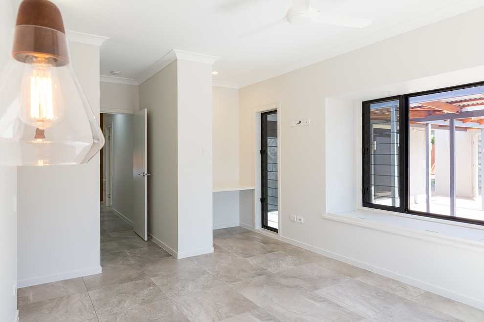Idee per una camera matrimoniale contemporanea di medie dimensioni con pareti grigie, pavimento con piastrelle in ceramica e pavimento grigio