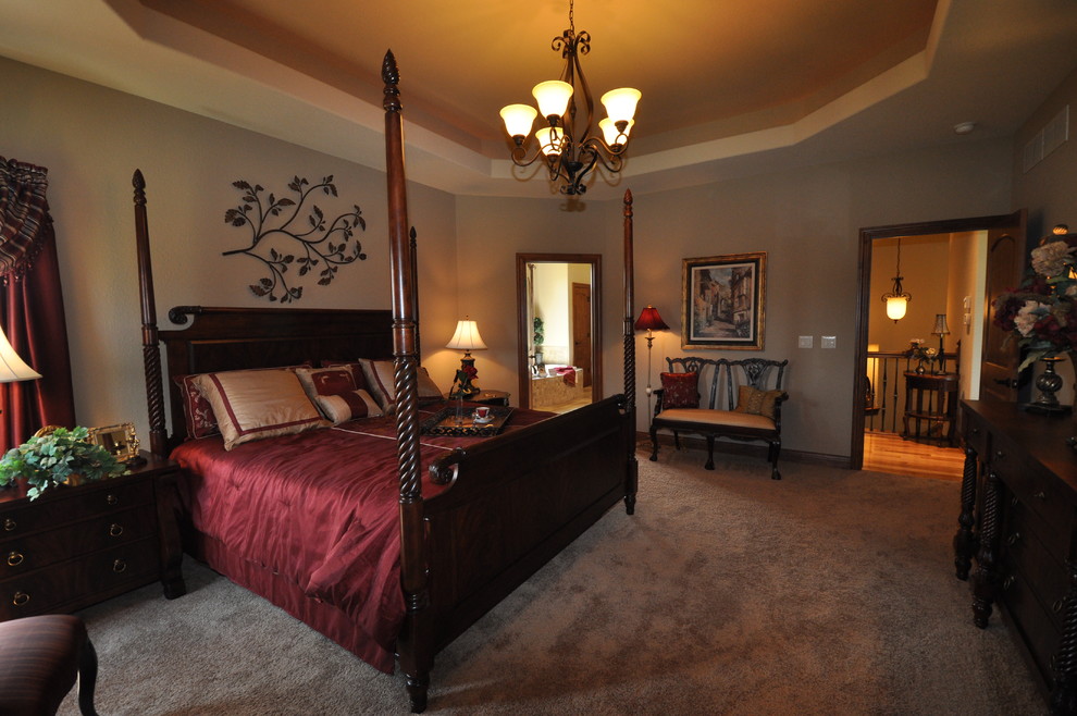 Inspiration for a traditional bedroom in Milwaukee.