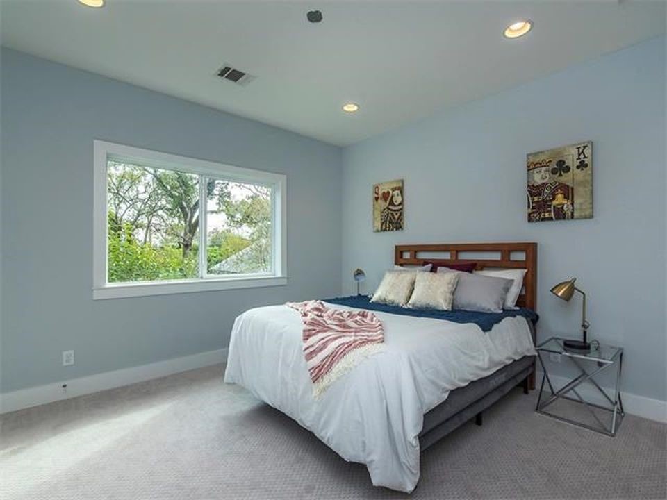 Example of a mid-sized transitional guest gray floor and carpeted bedroom design in Austin with blue walls and no fireplace