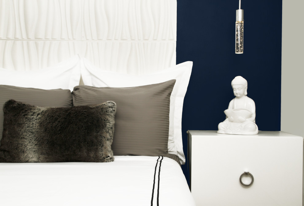 Ispirazione per una camera degli ospiti design di medie dimensioni con pareti blu e moquette