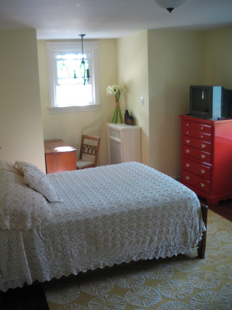 Bedroom - traditional bedroom idea in Philadelphia