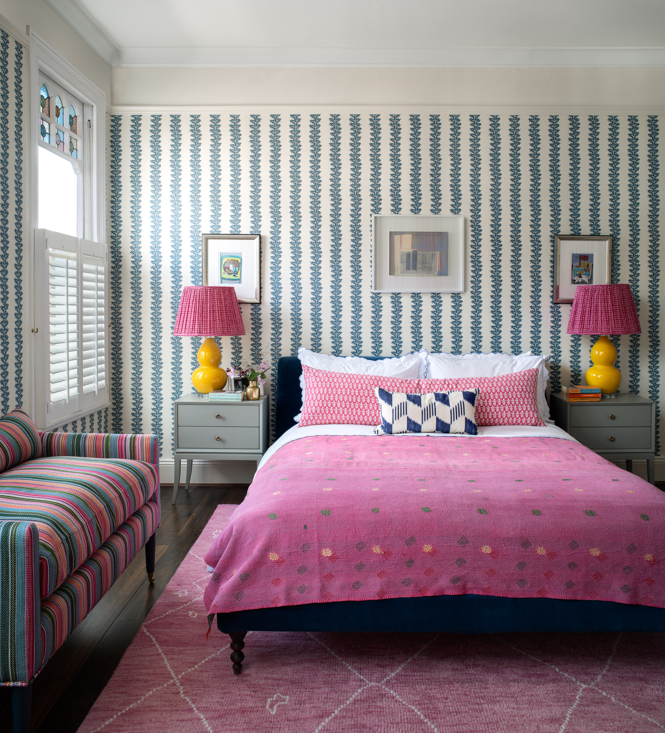 ピンクのおしゃれな寝室の画像 21年10月 Houzz ハウズ