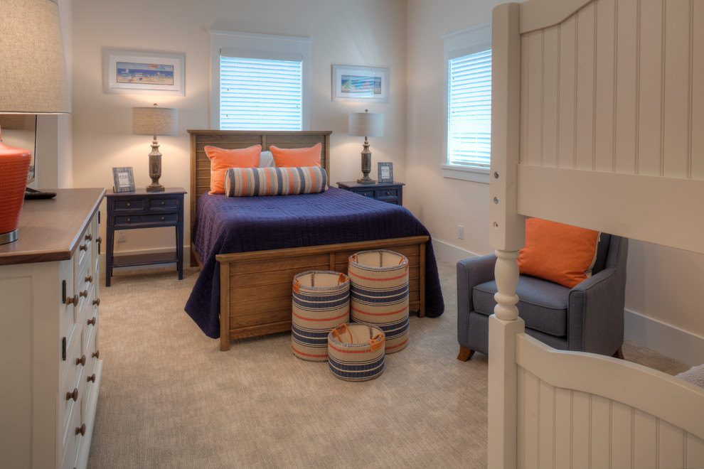 Foto de dormitorio costero con paredes azules, moqueta y suelo gris