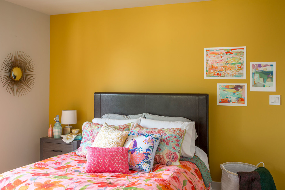DunnEdwards 2017 Color of the Year Honey Glow (DE5354) Bedroom