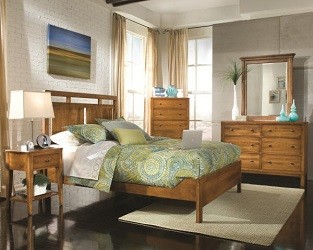 На фото: гостевая спальня среднего размера, (комната для гостей) в стиле неоклассика (современная классика)