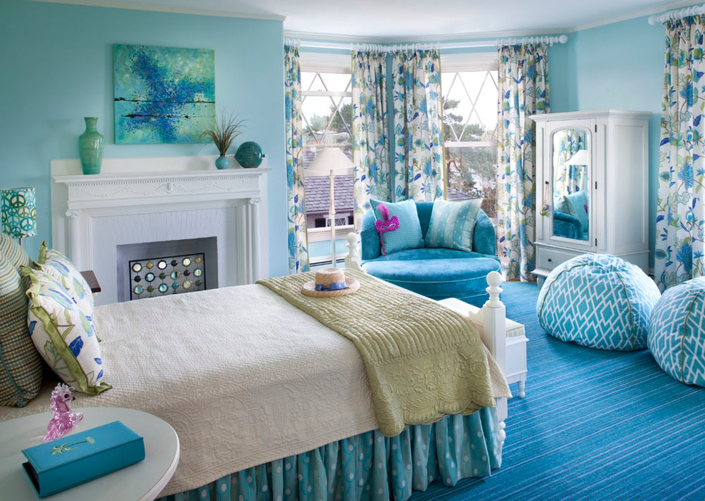 На фото: хозяйская спальня среднего размера в морском стиле с синими стенами, ковровым покрытием, синим полом, стандартным камином и фасадом камина из дерева