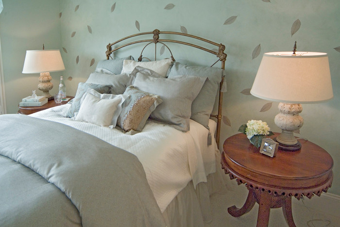 Cottage bedroom photo in Boston