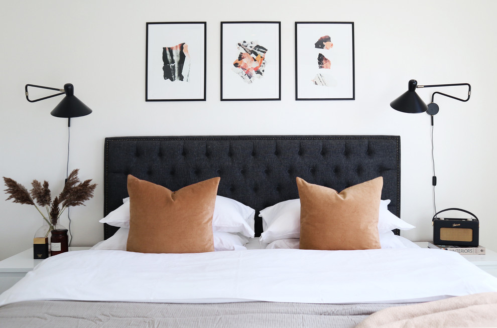 ロンドンにあるコンテンポラリースタイルのおしゃれな寝室 (白い壁、グレーとブラウン) のインテリア