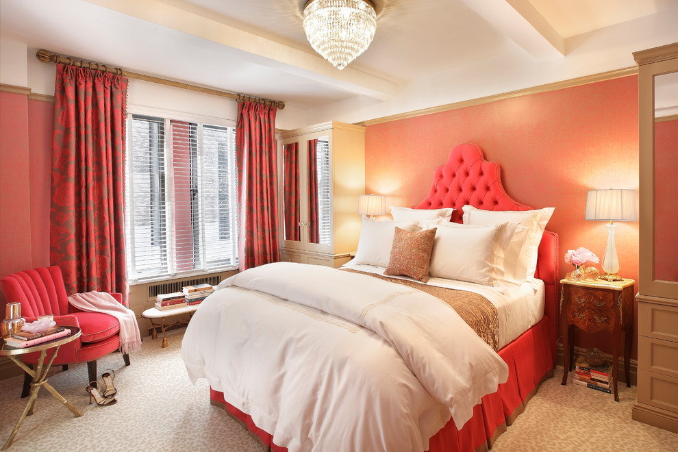 Inspiration pour une chambre avec moquette traditionnelle avec un mur rose.
