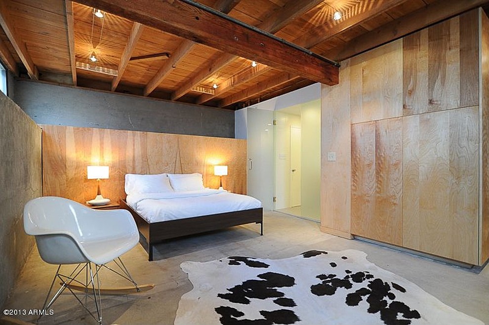 Diseño de dormitorio principal minimalista pequeño con suelo de cemento y suelo gris
