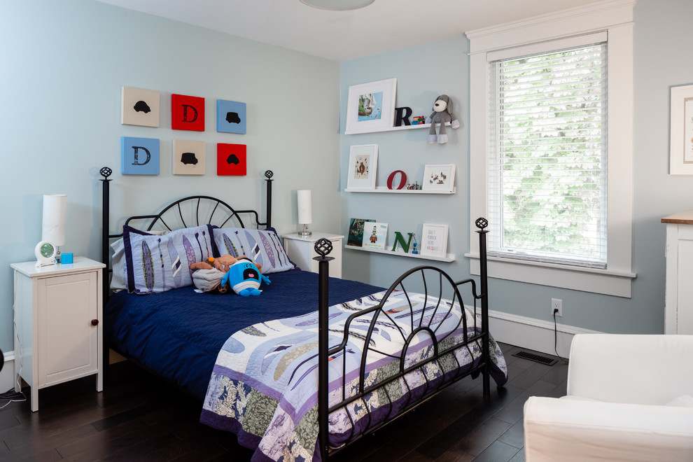 Bedroom - transitional bedroom idea in Vancouver