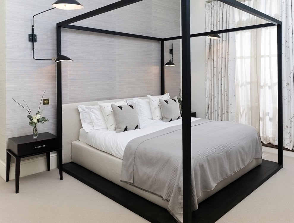 Modernes Schlafzimmer mit grauer Wandfarbe und Teppichboden in London