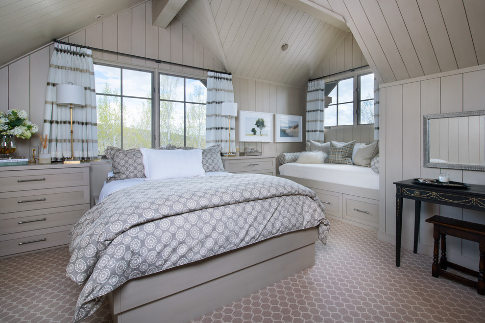 Imagen de dormitorio rural con paredes grises, moqueta y suelo gris