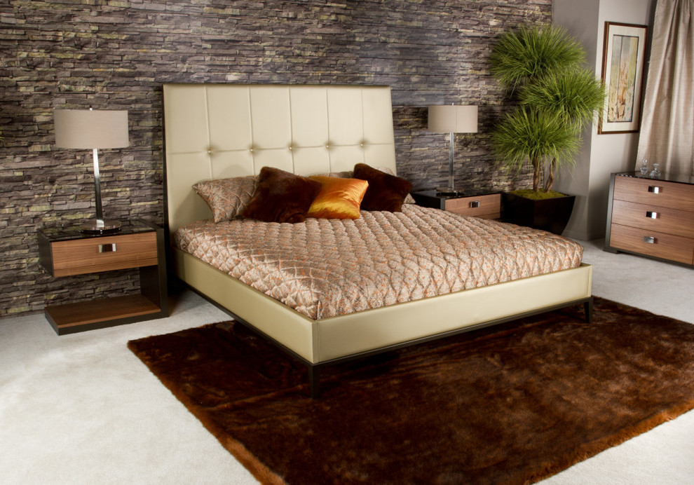 Diseño de dormitorio principal contemporáneo de tamaño medio sin chimenea con paredes grises, moqueta y suelo beige