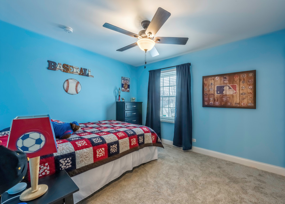 Diseño de habitación de invitados clásica de tamaño medio con paredes azules, moqueta y suelo gris