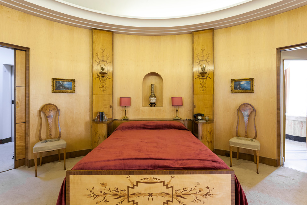 Источник вдохновения для домашнего уюта: хозяйская спальня в викторианском стиле с ковровым покрытием