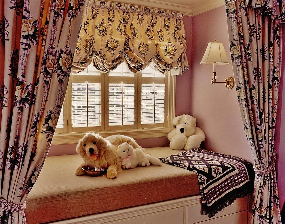 Example of a classic bedroom design in Philadelphia