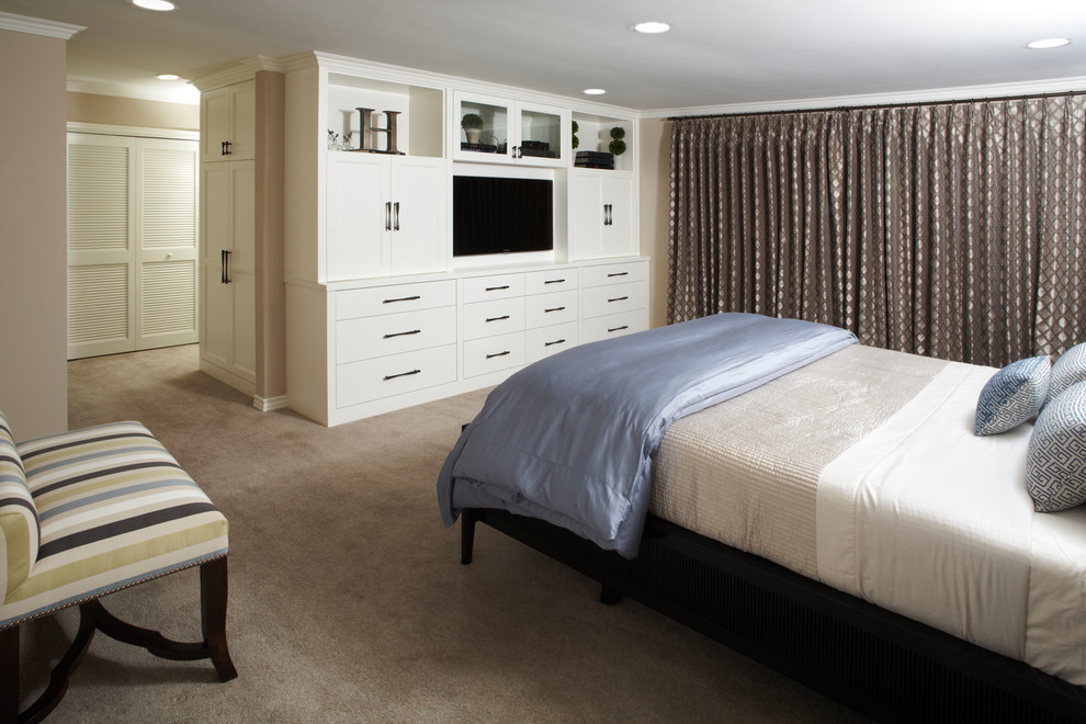 Example of a classic bedroom design in Los Angeles
