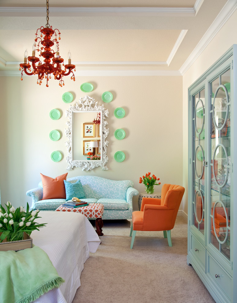 Kleines Stilmix Gästezimmer mit beiger Wandfarbe, Teppichboden und beigem Boden in Little Rock