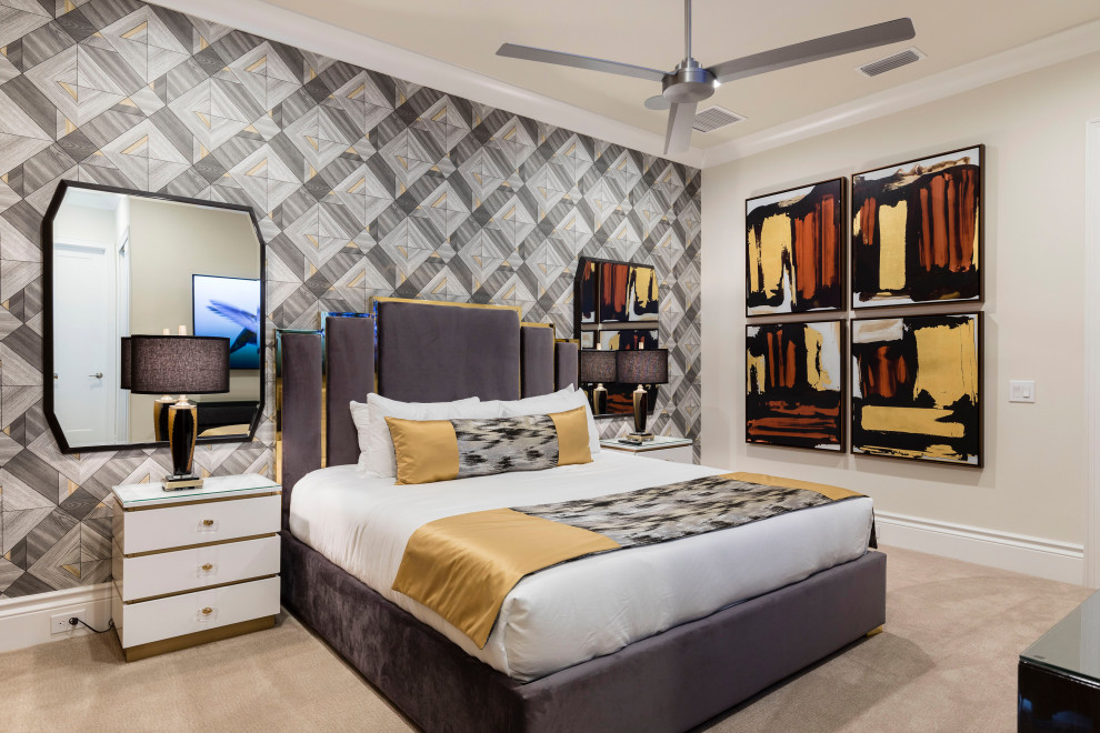 Ejemplo de habitación de invitados contemporánea de tamaño medio con paredes grises, moqueta, suelo beige y papel pintado