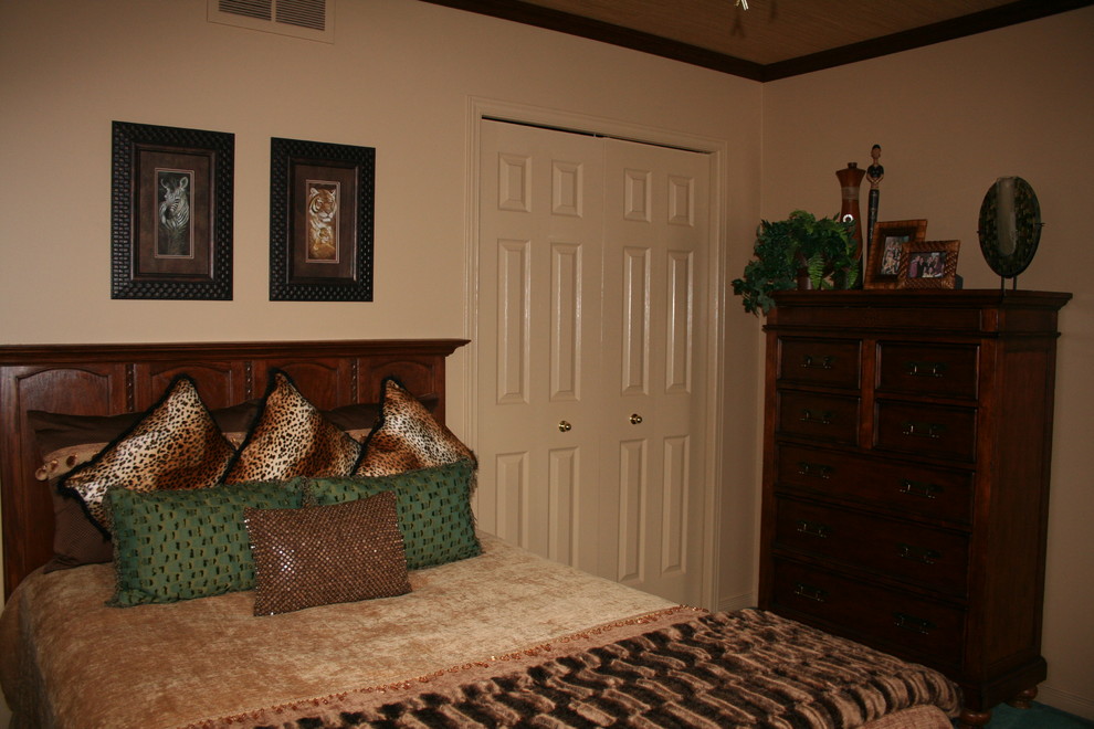 Example of an island style bedroom design in Ottawa