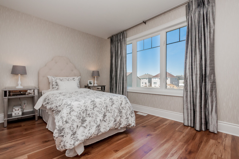 Bedroom - transitional bedroom idea in Ottawa