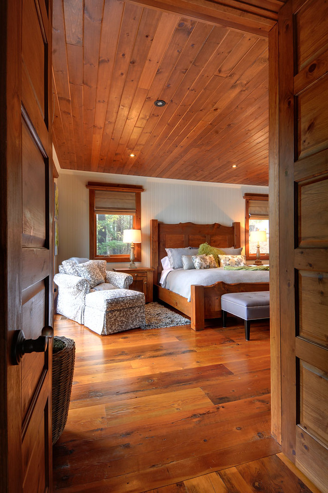 Example of a mountain style bedroom design in Toronto