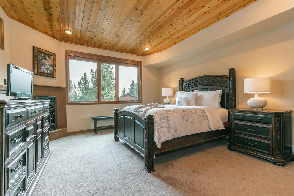 Mountain style bedroom photo in Sacramento
