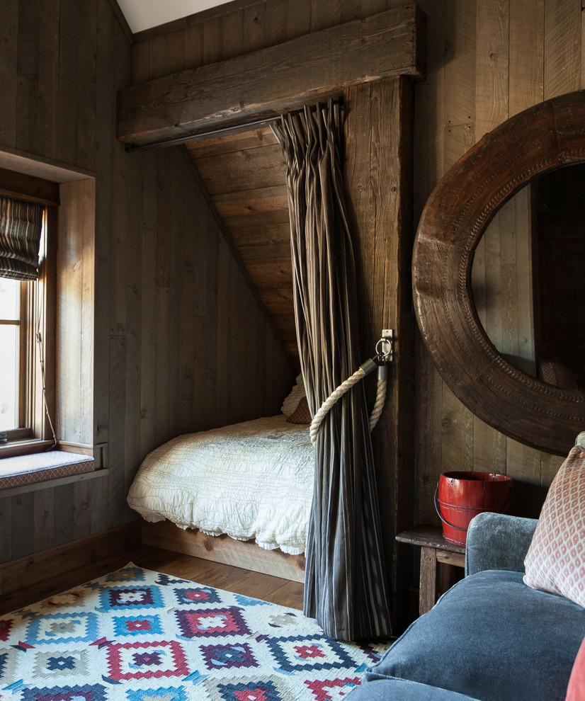 Источник вдохновения для домашнего уюта: маленькая гостевая спальня (комната для гостей) в стиле рустика для на участке и в саду