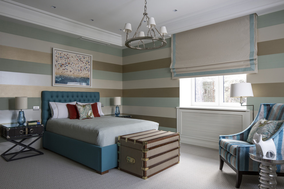Foto di una camera da letto classica con pareti multicolore, moquette e pavimento grigio