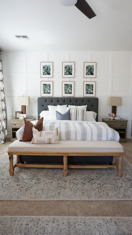 Источник вдохновения для домашнего уюта: хозяйская спальня среднего размера в стиле кантри с серыми стенами, ковровым покрытием и бежевым полом