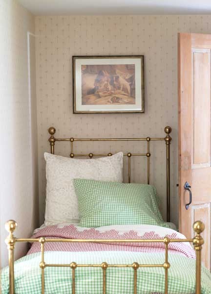 This is an example of a traditional bedroom in Providence.