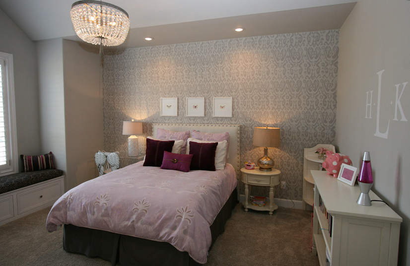 Mittelgroßes Modernes Gästezimmer mit beiger Wandfarbe und Teppichboden in Austin