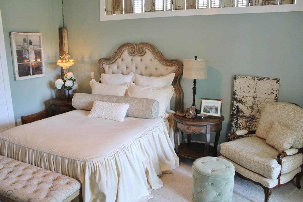 Foto de dormitorio principal romántico