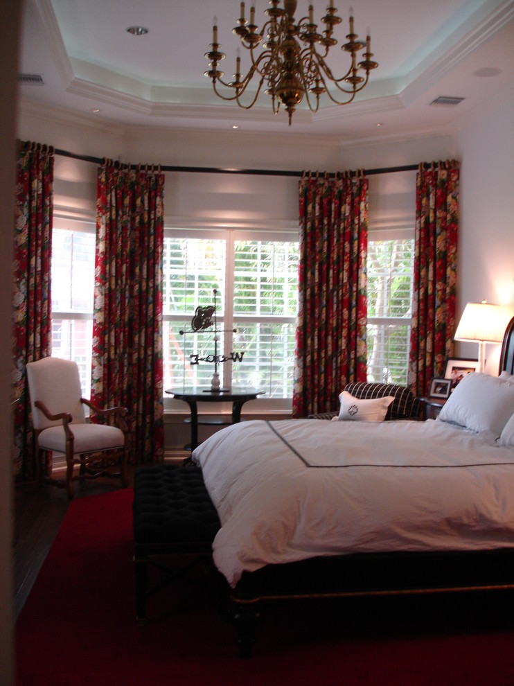 Example of a classic bedroom design in Miami