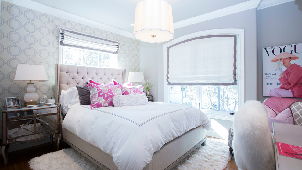 На фото: большая хозяйская спальня в стиле шебби-шик с серыми стенами, паркетным полом среднего тона и коричневым полом без камина