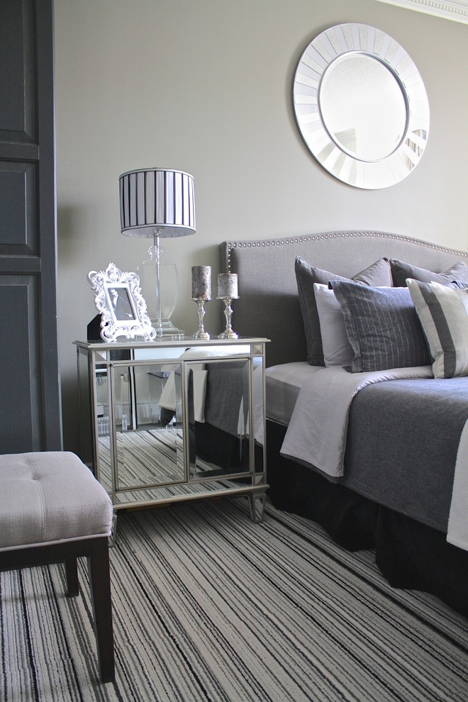 Inspiration för ett vintage sovrum, med grå väggar och heltäckningsmatta