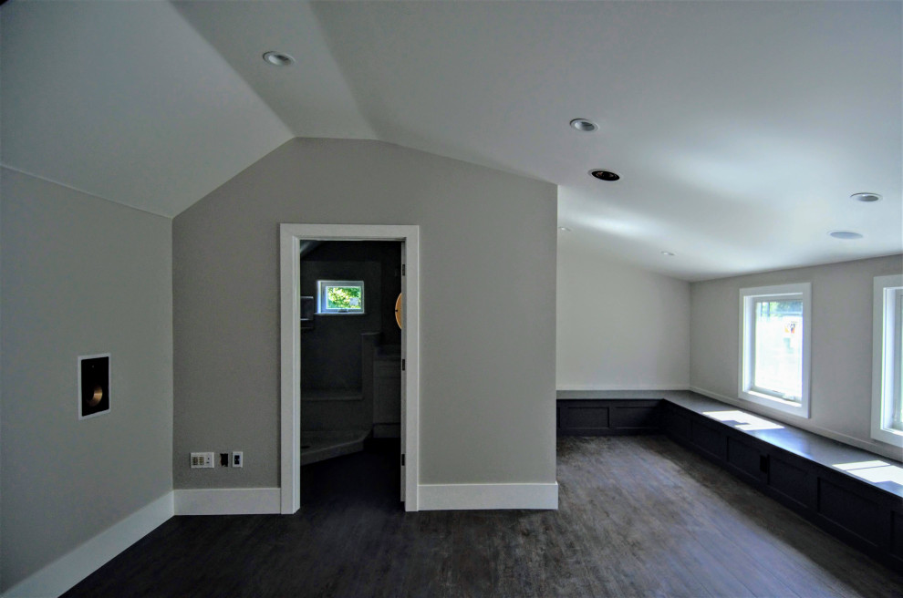 Imagen de habitación de invitados de estilo americano grande sin chimenea con paredes azules, suelo vinílico y suelo azul