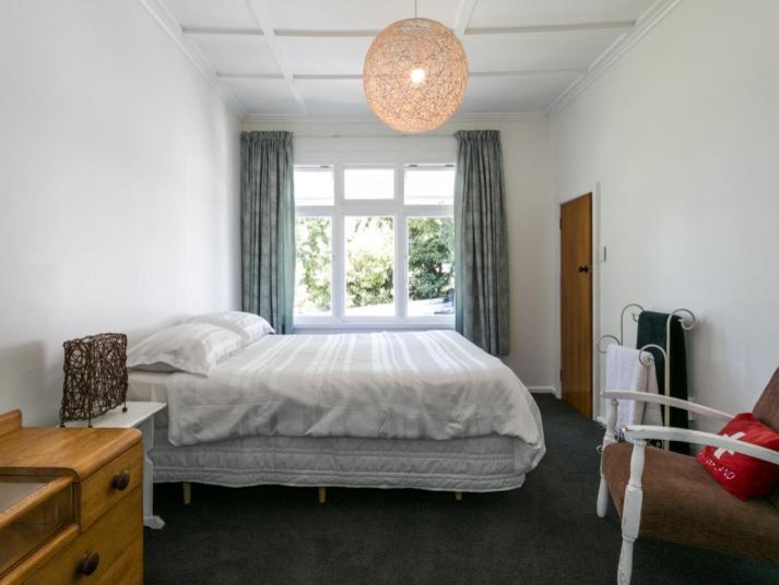 Design ideas for an eclectic bedroom in Napier-Hastings.